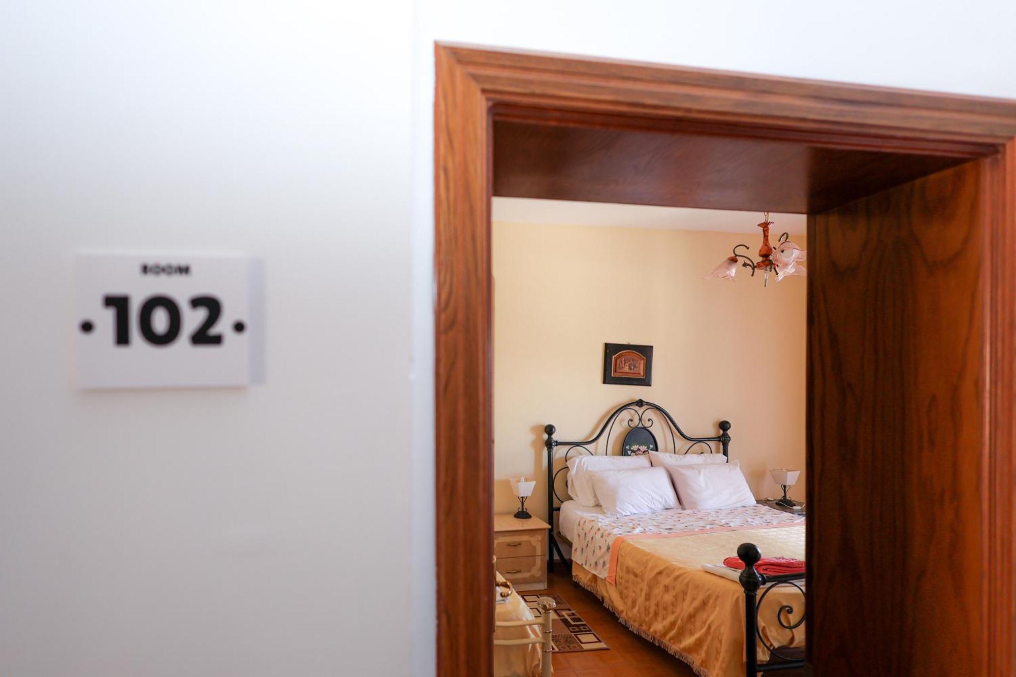 Bed and Breakfast Casa La Pieve à Berat Extérieur photo