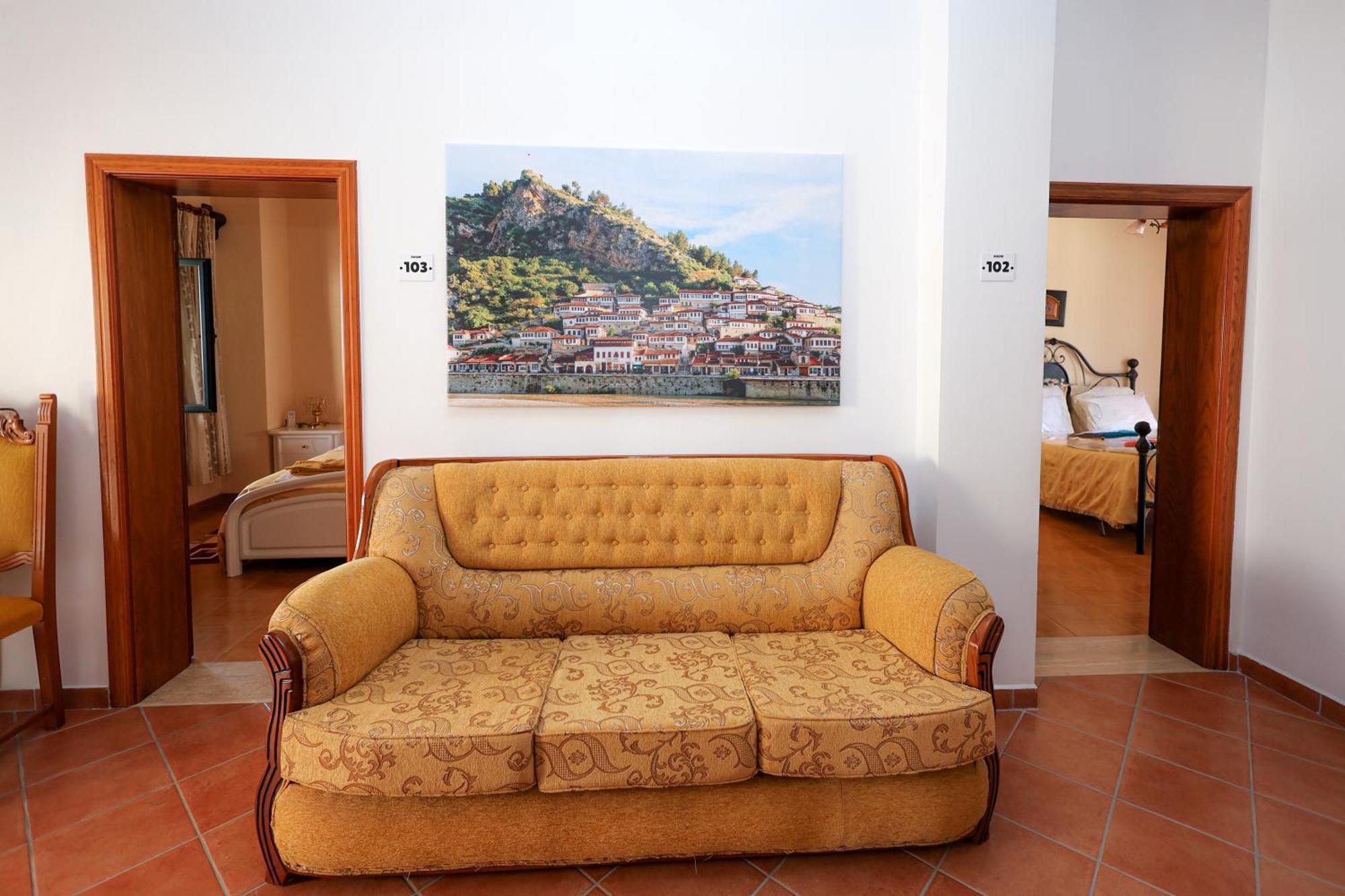 Bed and Breakfast Casa La Pieve à Berat Extérieur photo