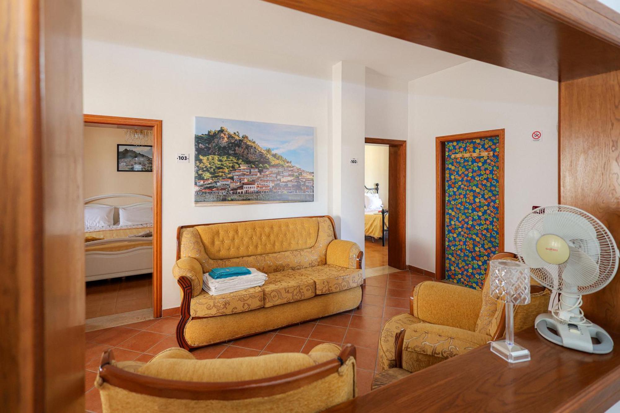 Bed and Breakfast Casa La Pieve à Berat Extérieur photo