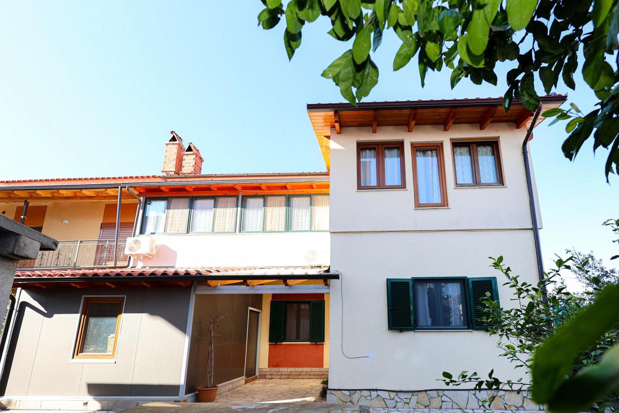 Bed and Breakfast Casa La Pieve à Berat Extérieur photo